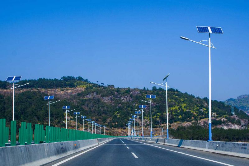谈品牌太阳能路灯生产厂家的锂电池使用寿命